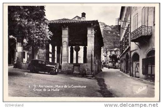 St Antonin Noble Val - Place De La Commune - Croix De La Halle - Saint Antonin Noble Val