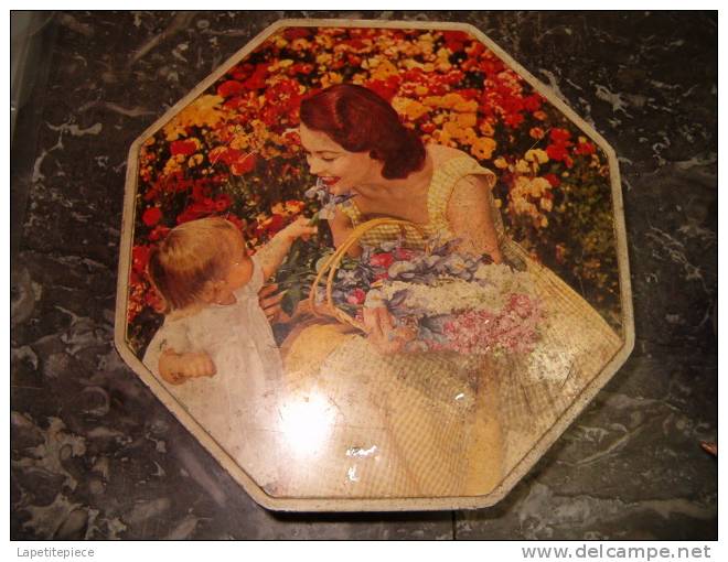 Boite A Bonbons Octogonale, Femme Et Enfant. Années 1940-50, Ton Jaune Et Rouge Avec Fleurs - Dozen