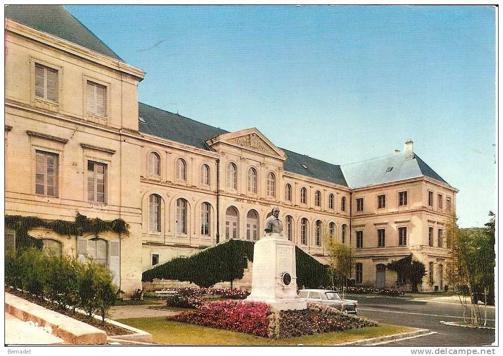 LOUDUN....L´HOTEL DE VILLE - Loudun