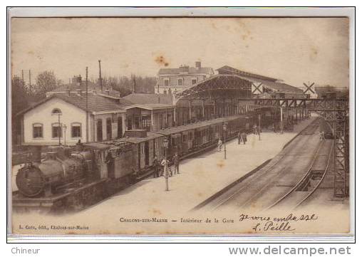 CHALONS SUR MARNE ARRIVEE D'UN TRAIN INTERIEUR DE LA GARE - Châlons-sur-Marne