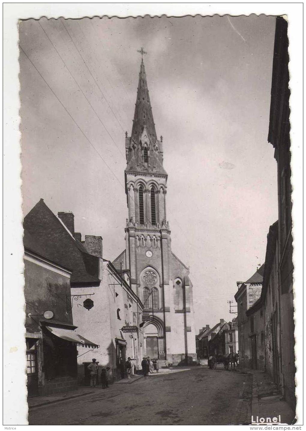 LE LOUROUX BECONNAIS       -        L'Eglise. - Le Louroux Beconnais