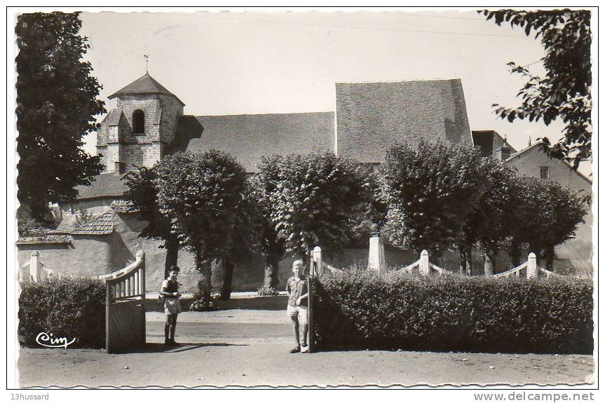 Carte Postale Léré - Entrée De La Mairie Et Le Monument Aux Morts - Lere