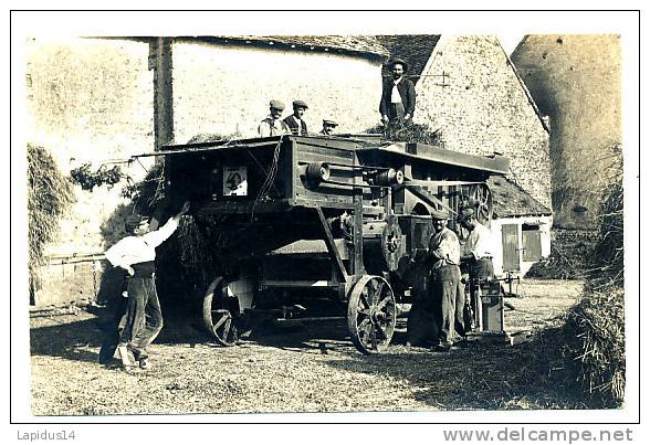 M 971 /  CARTE PHOTO NON SITUEE  AGRICULTURE MACHINE  A BATTRE LE BLE  TREPIGNEUSE - Landbouw