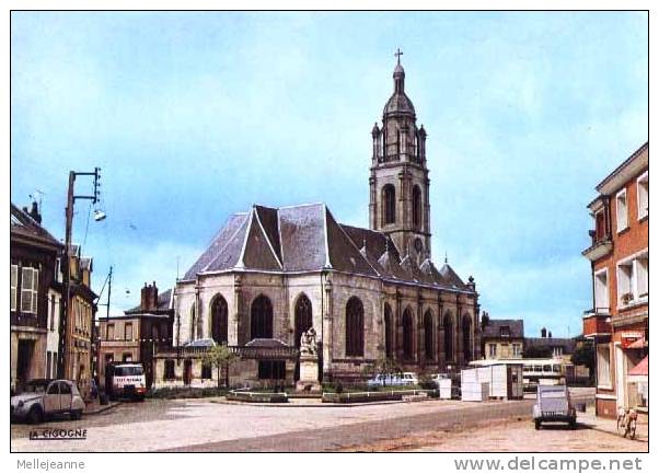 Cpsm Buchy (76) Eglise , Camion Total , Voitures ( 2 Cv ) - Buchy