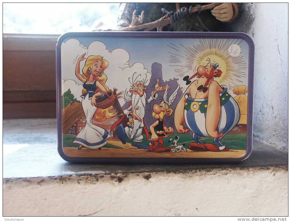 ASTERIX BOITE METAL OBELIX AMOUREUX - Astérix