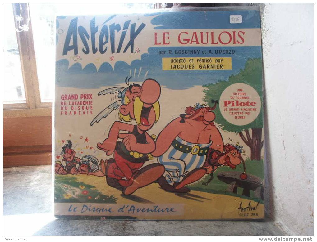 ASTERIX 33 TOUR ASTERIX LE GAULOIS - Astérix