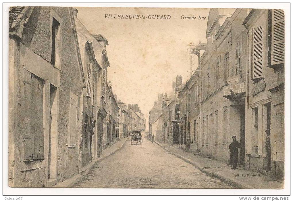 Villeneuve-la-Guyard (89) : Grande Rue, Magasin De Bourrelier à G, Garage D'un Hôtel à D, En 1915 (animée). - Villeneuve-la-Guyard