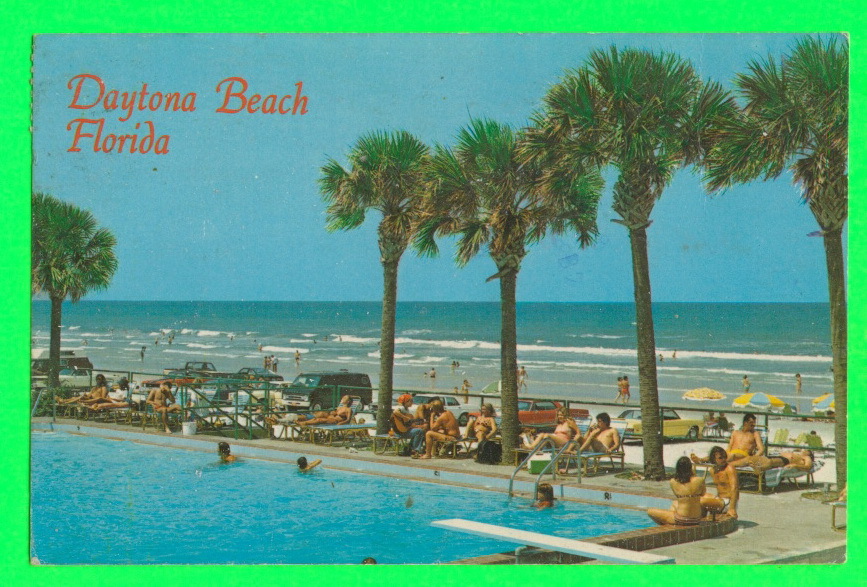 DAYTONA BEACH, FL. - VIEW FROM  MOTELS ON THE BEACH - ANIMATED OLD CARS - CARD TRAVEL IN 1982 - - Daytona