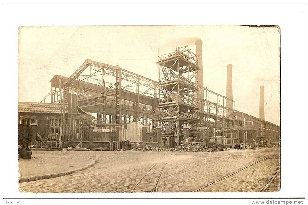 78    CARTE PHOTO REPRESENTANT UNE USINE  ( PARTIE DE PLAISIR ) Voir Le Verso - Plaisir