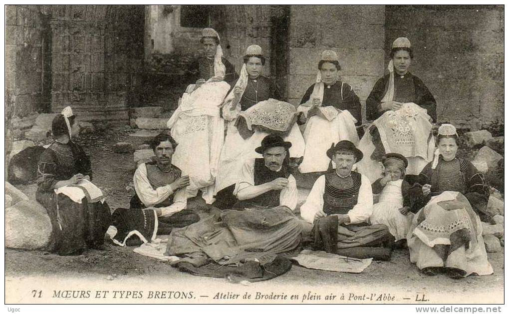 CPA - 29 - Atelier De Broderie En Plein Air à PONT-L´ABBE - 350 - Pont L'Abbe