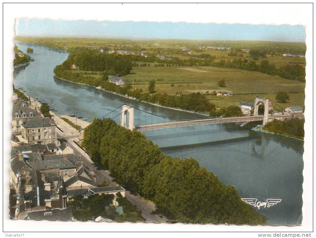 Chalonnes-sur-Loire (49) : Vue Aérienne Au Niveau Du Pont Sur La Loire Environ 1950 (animée). - Chalonnes Sur Loire