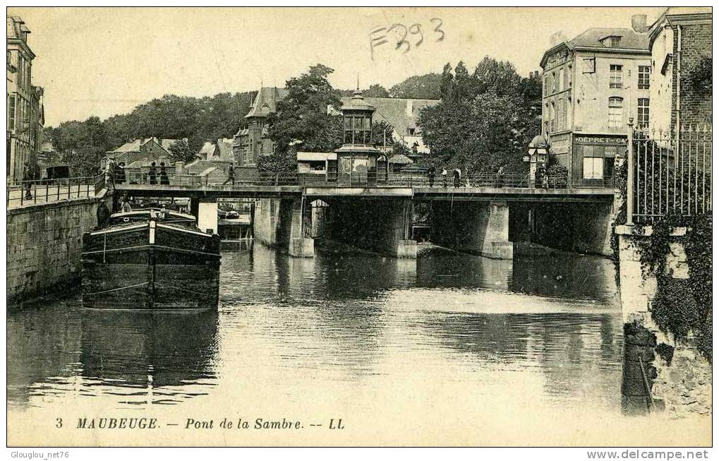 59-MAUBEUGE...PONT DE LA SAMBRE AVEC PENICHE....- CPA ANIMEE - Maubeuge