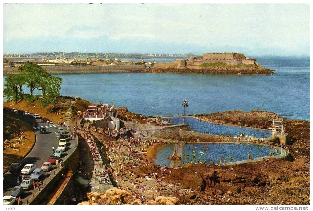 Cpsm Dentelee LA VALETTE ( Bathing Pools A Guernsey ) Avec Voituresnon Circulee - Guernsey