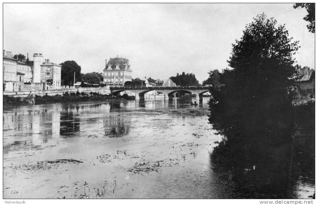 CPA LA CHARENTE A JARNAC - Jarnac