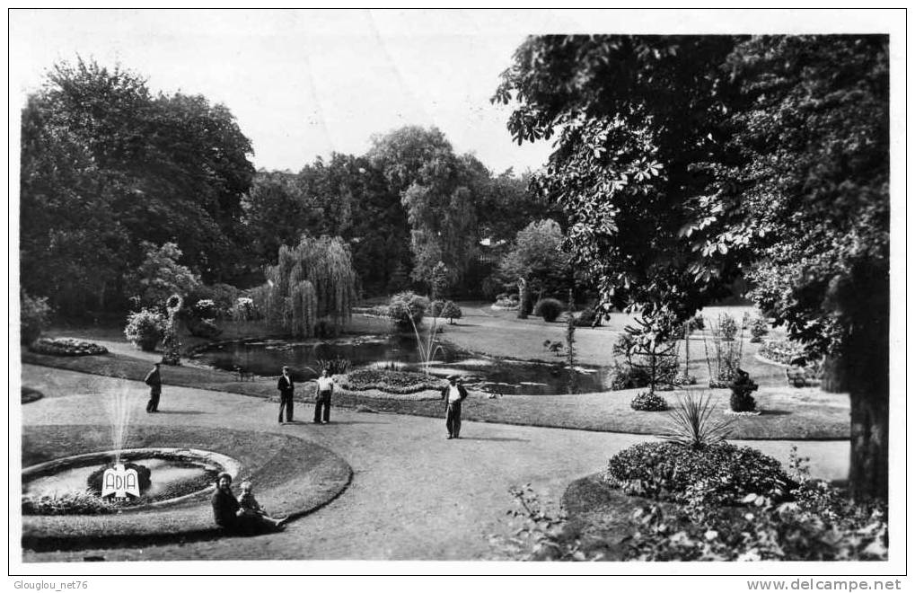 59-LE CATEAU...JARDIN PUBLIC......CPSM PETIT FORMAT ANIMEE - Le Cateau