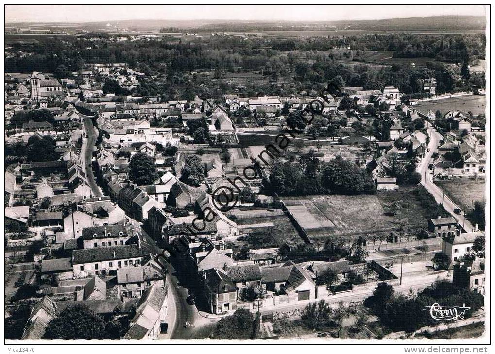 Gouvieux .vue Aérienne. Légere Trace De Pliure Voir Scan - Gouvieux