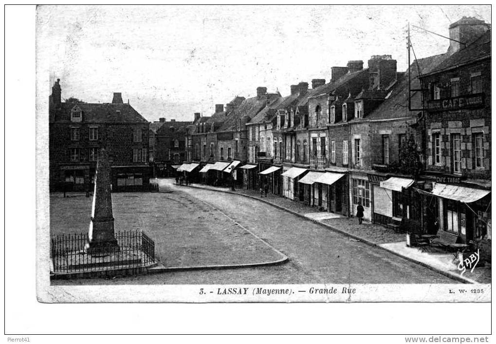 Grande Rue - Lassay Les Chateaux