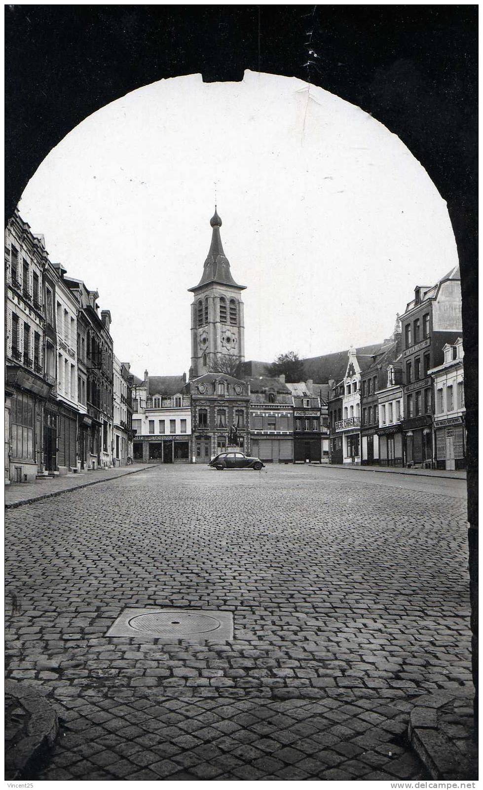 LE CATEAU CAMBRESIS  PLACE  1950 NORD 59 PRES CAMBRAI MATISSE - Le Cateau