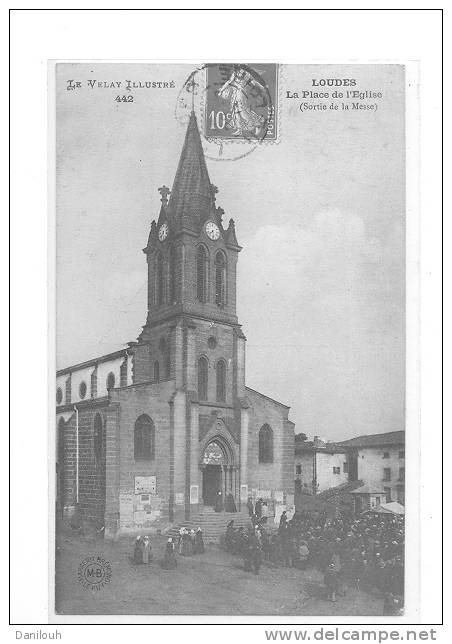 43 // LOUDES - La Place De L´Eglise N° 442, ANIMEE - Loudes