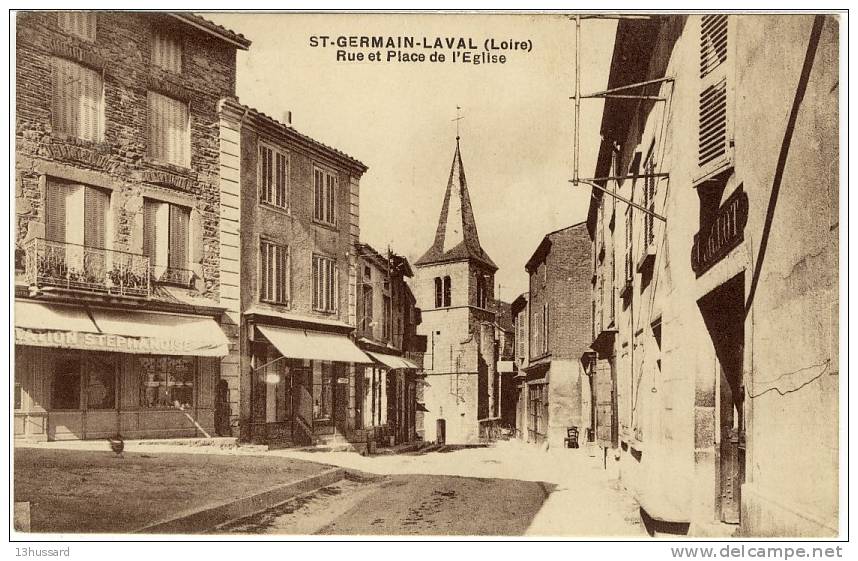 Carte Postale Ancienne Saint Germain Laval - Rue Et Place De L'Eglise - Saint Germain Laval