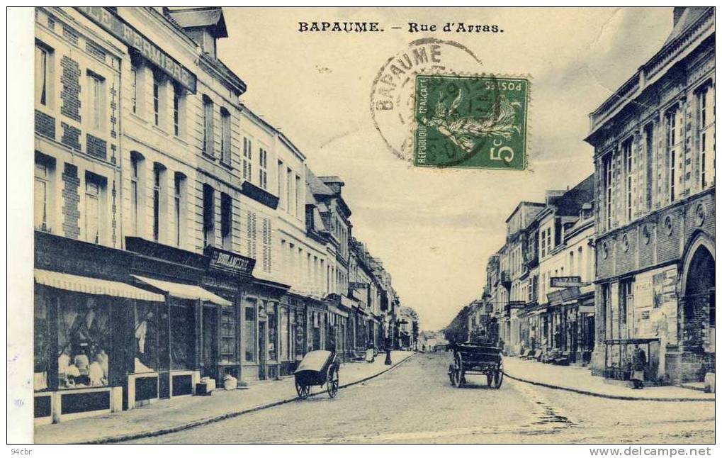 CPA (62)   BAPAUME  Rue D Arras (defaut  Coté Droit Haut) - Bapaume