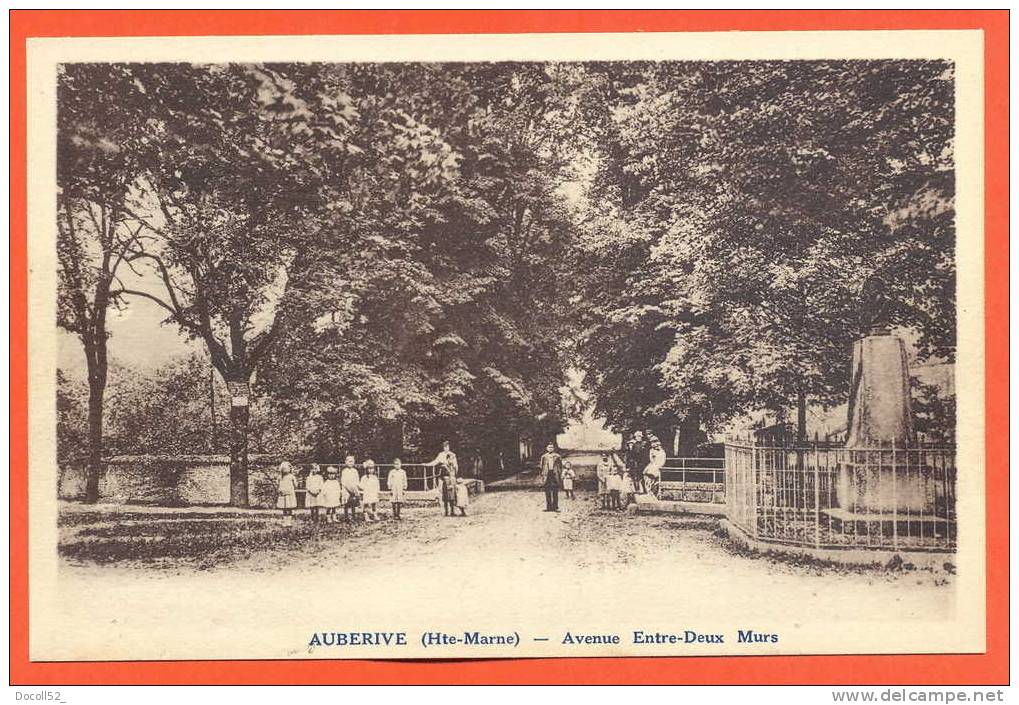 Dpt  52   Auberive  " Avenue Entre Deux Murs " Enfants - Auberive