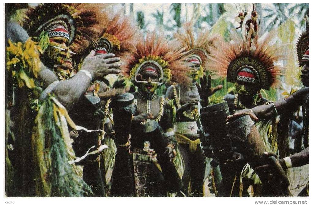 OCEANIE -   NOUVELLE GUINEE  -  PAPUA AND NEW GUINEA  - MEKEO Dancers........(Danseurs, Masques Funeraire...) - Papoea-Nieuw-Guinea