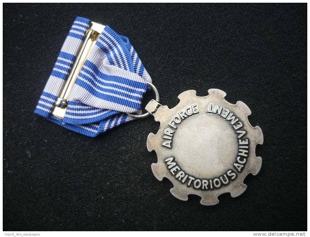 USA  : MEDAILLE  AIR FORCE MERITORIOUS ACHIEVEMENT      état Neuf - USA