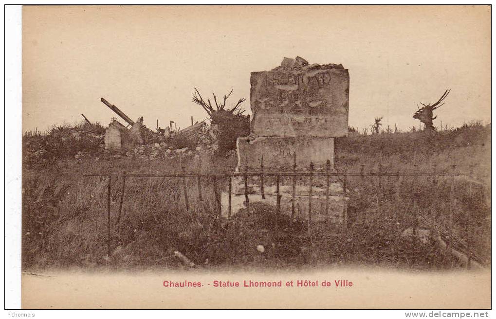 80 CHAULNES Somme Après La Guerre La Mairie Et Statue De Lhomond - Chaulnes