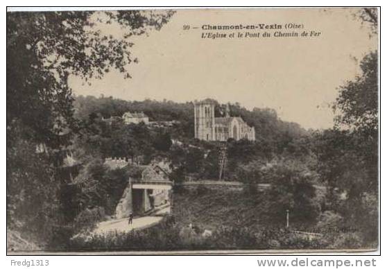 Chaumont En Vexin - Eglise Et Pont Du Chemin De Fer - Chaumont En Vexin