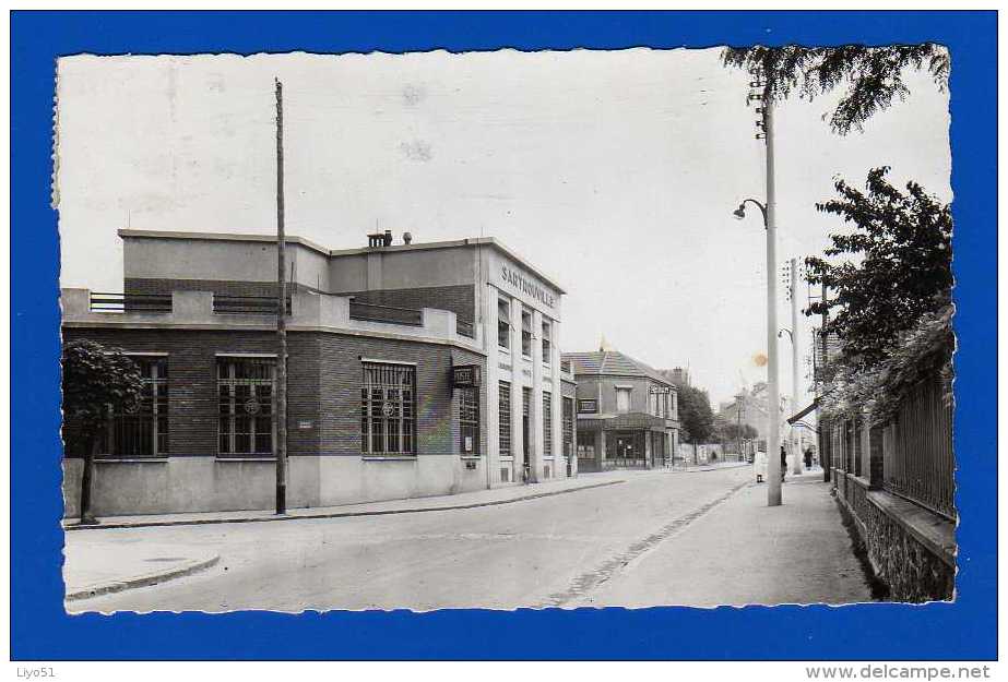 SARTROUVILLE  YVELINES    Hôtel Des Postes - CP : N&b - Dentelée - ( 14 X 8,5 ) - Sartrouville