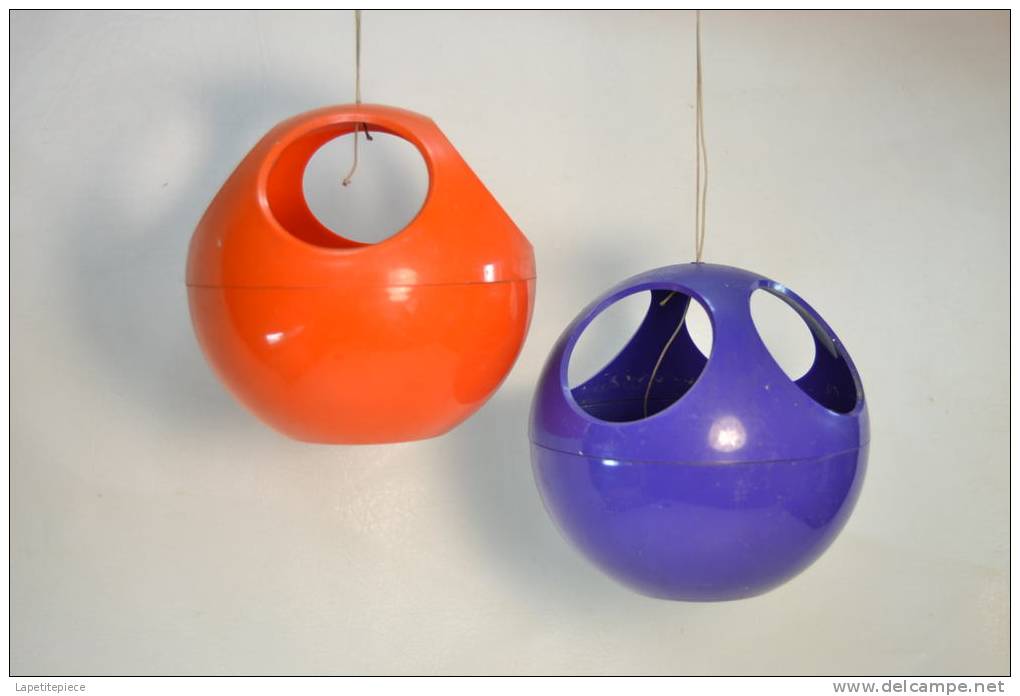 2 Suspensions Boule En Plastique Orange Et Bleu, Deco Design Années 1960 - 1970. W-E-V 56 WUPPERTAL 22  POSTFACH 244 - Sonstige & Ohne Zuordnung