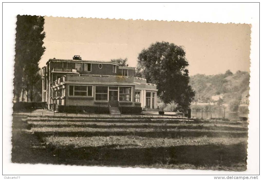 Aubergenville (78) : L'Hôtel L'Ermitage à Elisabethville Environ 1950. - Aubergenville
