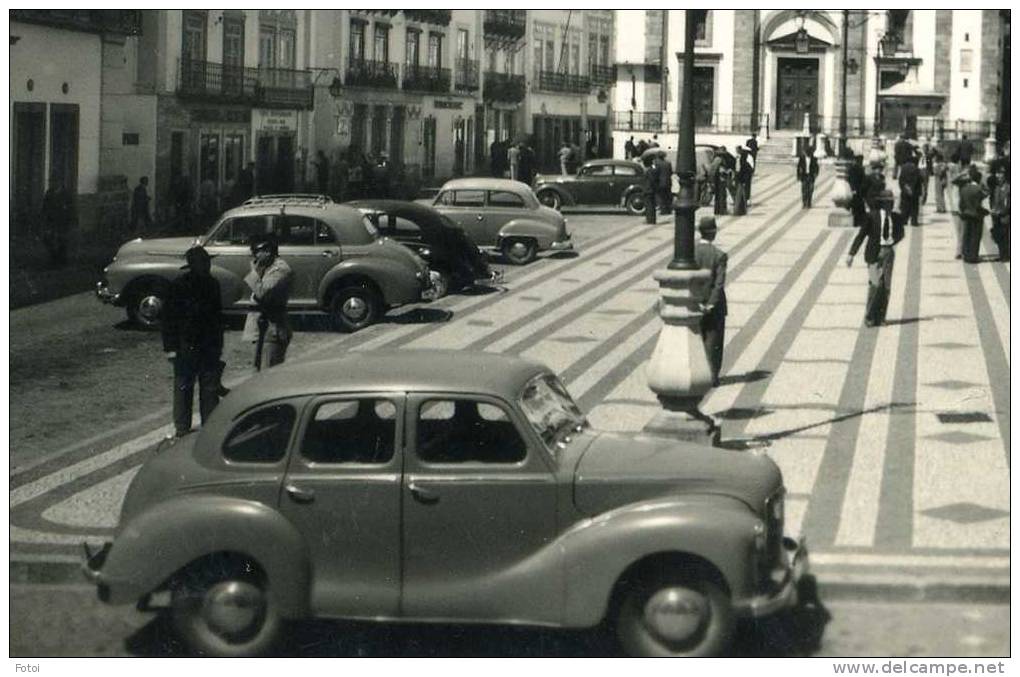 REAL PHOTO POSTCARD PRAÇA GERALDO EVORA ALENTEJO PORTUGAL CARTE POSTALE CARS AUSTIN MORRIS OPEL - Evora