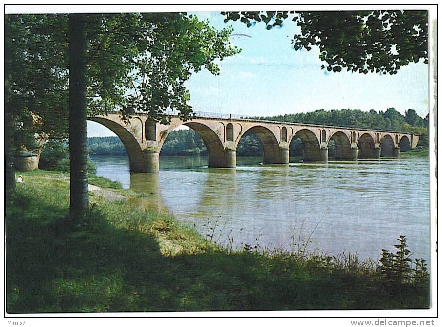 C.P.M. VALENCE D' AGEN - Pont De Mondou Sur La Garonne - Valence