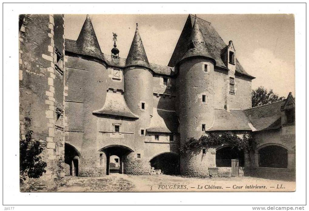 Fougeres Sur Bievre Canton Contres Cour Interieure Du Chateau Carte LL N° 5 - Contres