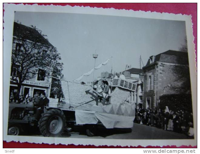 49 DURTAL . QUATRE PHOTOS  8.5x 6.5   BON ETAT. Fete Corso Defile Char FleurI Tracteur CHANSONS .photo RARE  Maine Loire - Durtal