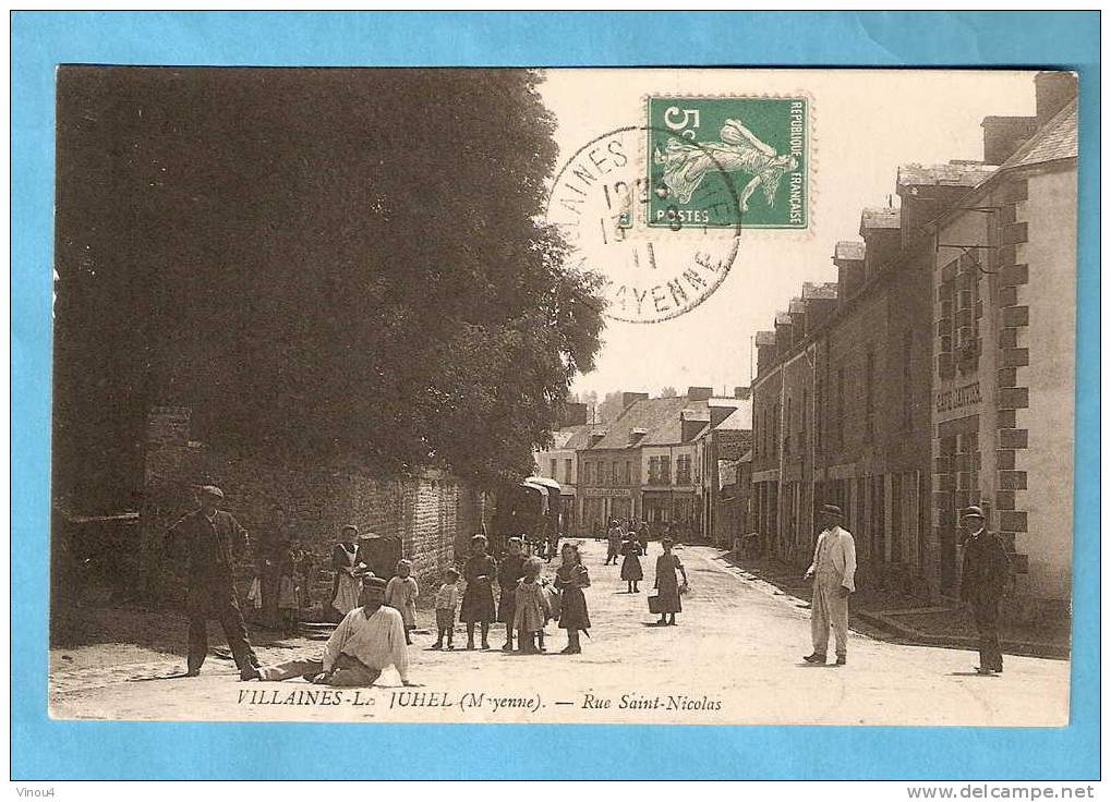CPA - Villaines La Juhel - Rue St Nicolas - Très Animée - 53- Mayenne - Villaines La Juhel