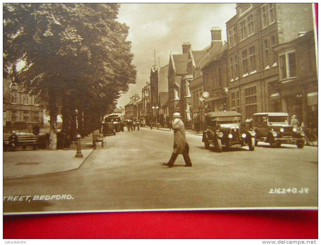 CPA PHOTO-ANGLETERRE-ST-PETERS STREET,BEDFORD-ANIMEE ET VOITURUES -NON VOYAGEE-CARTE EN BON ETAT. - Bedford