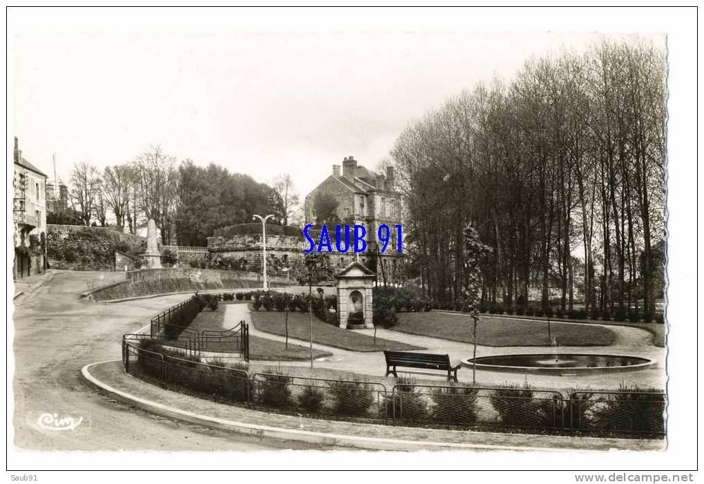 Quintin - Les Jardins De La Vallée -Combier,n°15  -  Circulé  En 1956 -Réf:6404 - Quintin