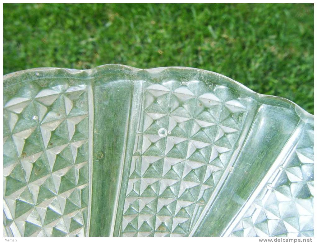 Atypique Vase Conique En Verre A Mettre Sur Un Support  Hauteur 22cm -- -diametre 12 Cm -diametre Du Fond 1.5cm- - Glass & Crystal