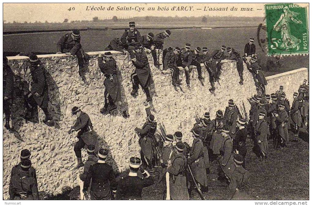 Bois D Arcy...trés Animée...l école De St Cyr .. Au Bois D Arcy.. à L Assaut Du Mur Militaria   RARISSIME - Bois D'Arcy