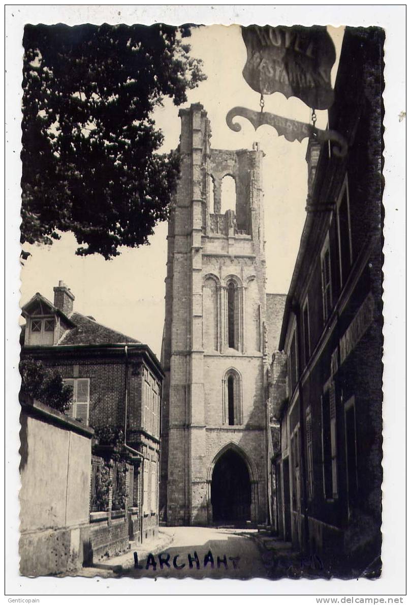 Q16 - LARCHANT - L'église (1950) - Larchant