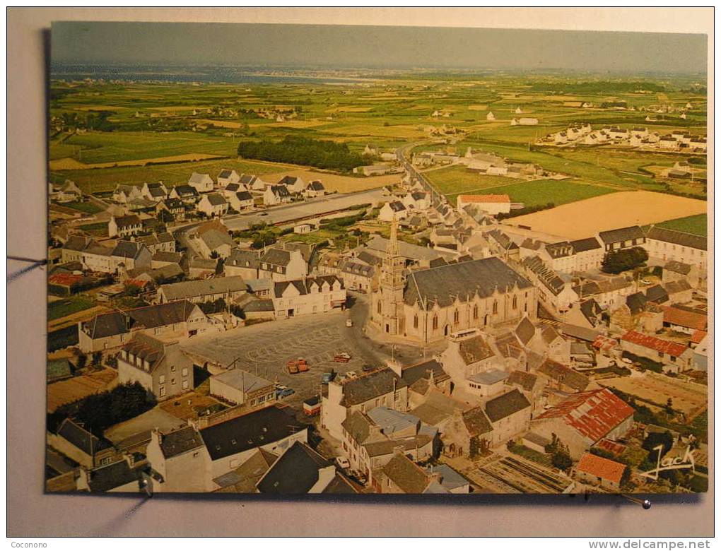 Cleder - La Place De L´Eglise - Cléder