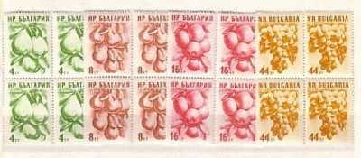 1957    Fruits  ( III )  4v - MNH Block Of Four   BULGARIA  / Bulgarie - Ongebruikt