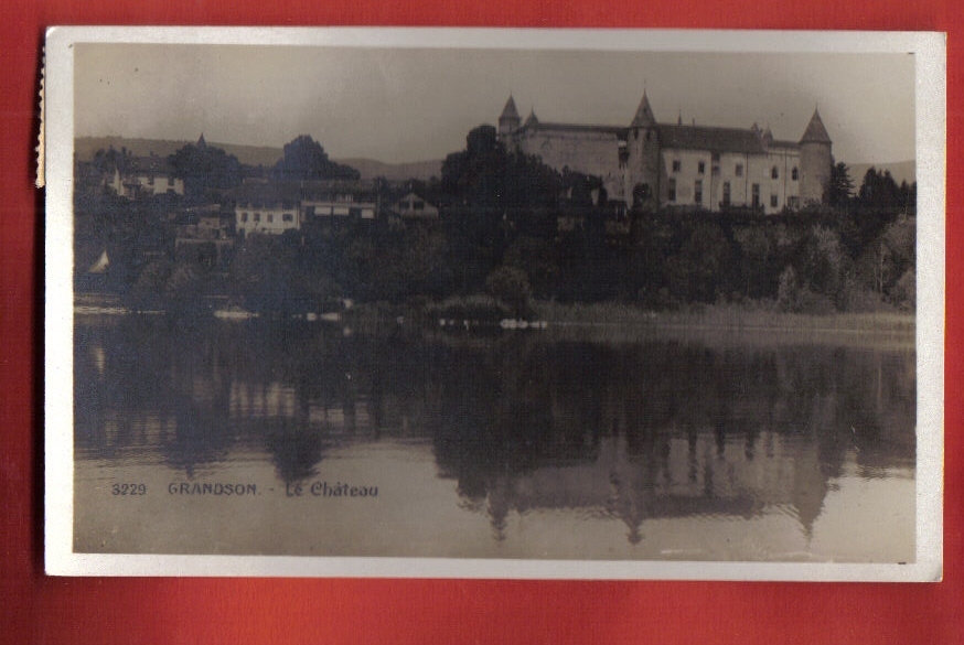 M1072 Château De Grandson,reflet Dans Le Lac De Neuchâtel.Cachet 1927 Vers Versailles. - Grandson