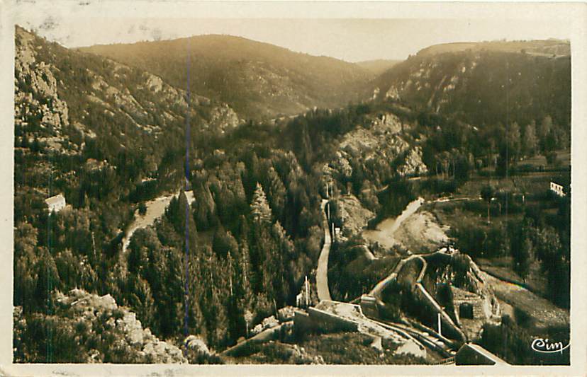 63 - CHATEAUNEUF-les-BAINS - La Presqu'Ile De St-Cyr - Le Pic Alibert Et Le Parc (Coll. Antonin Roche) - Manzat