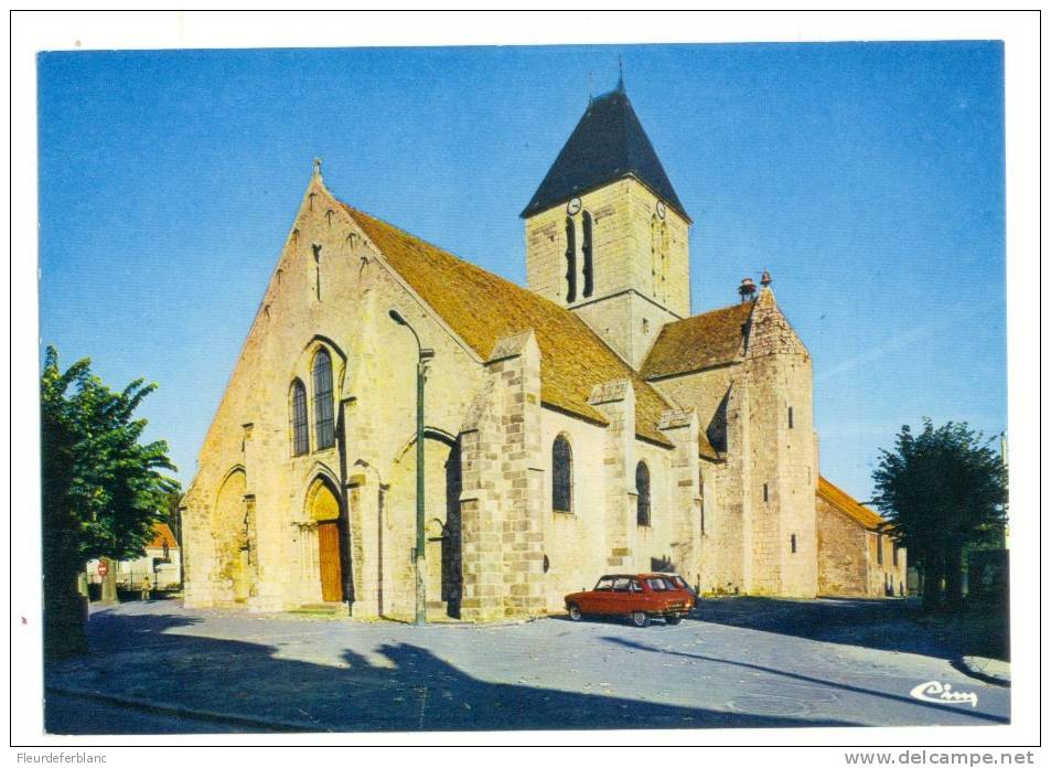 ETRECHY (91)  - CPM - L'église ... Voiture R16 ? - Etrechy