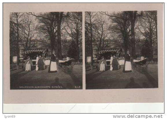 PARIS   NOURICES AUX CHAMPS ELYSEES - Cartes Stéréoscopiques