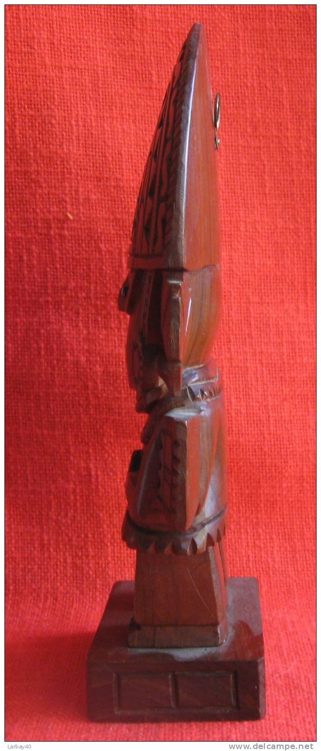 1 Statuette En Bois Sculpté Afrique ? Amerique Du Sud ? - Wood